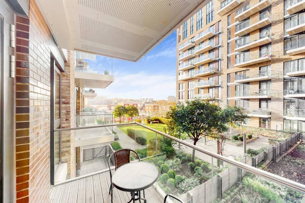 Lovely 1 Bedroom In Royal Arsenal Riverside Лондон Екстериор снимка