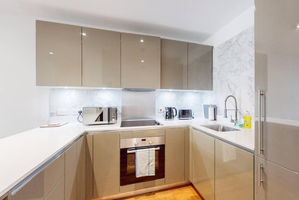 Lovely 1 Bedroom In Royal Arsenal Riverside Лондон Екстериор снимка